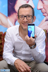 组图：对话丹尼伯恩 拍戏撞烂保时捷的感觉很爽