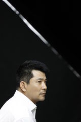 组图：孙淳气质写真曝光 熟男风采绽放完美笑容