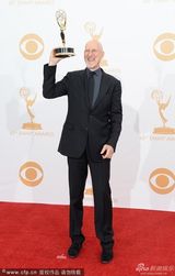 组图：詹姆斯-克伦威尔获迷你剧最佳男配角