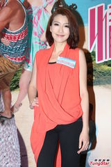 组图：李诗韵宣传《情越海岸线》谈激吻戏羞涩