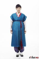 组图：韩团MBLAQ等携众星穿韩服送新年祝福