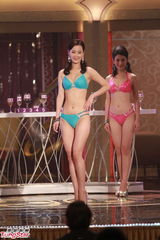 组图：亚姐中华区总决赛众佳丽性感泳装登台