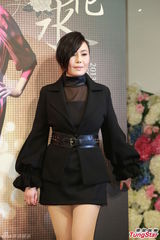 组图：江蕙大露性感美腿 将连开7场演唱会