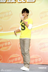 幻灯：罗志祥出席活动 撇清和李毓芬关系