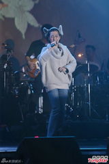 组图：小S不惜展示小腹亲证没怀孕