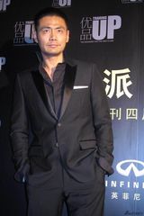 组图：邵兵魅力着装盘点 硬汉风彰显独特气度