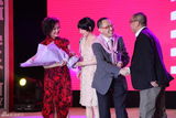 组图：《情话紫钗》获年度戏曲奖 毛俊辉牵手何超仪