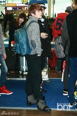 组图：TEENTOP现身机场 飞往台湾开个唱