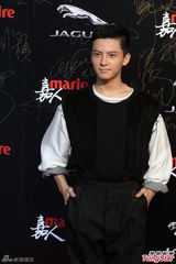 组图：绯闻男女杨幂俞灏明同场 李小璐大露美胸