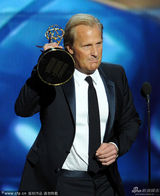 组图：杰夫-丹尼尔斯获艾美剧情类最佳男主角