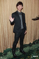 组图：《星光熠熠耀保良》庆功 官恩娜郑融亮相