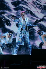 组图：罗志祥香港开唱 谭咏麟相挺当和事佬