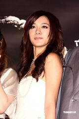 《混混天团》首映 众姝竞艳立威廉秀腹肌(组图)