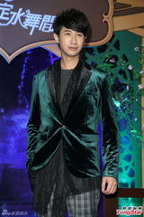 组图：唐禹哲对同性友人上下其手 对方直呼享受