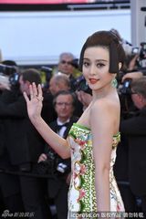 组图：范冰冰亮相戛纳 中国风长裙展东方风情