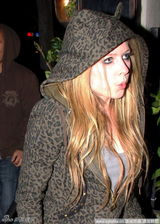 幻灯图集：艾薇儿与前夫深夜碰头 疑似吃回头草