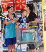 组图：张柏芝右手刺青曝光 温哥华遛儿预习移民