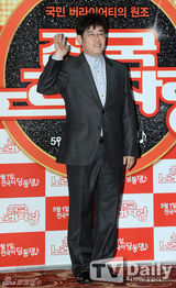 组图：《全国歌唱比赛》试映 柳贤京低胸露身材