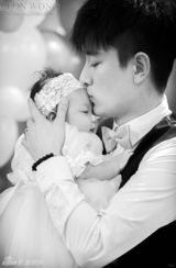 组图：李小璐贾乃亮爱女海量温馨近照