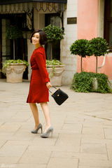 组图：秦海璐威尼斯拍大片 尽显文艺复古气息  