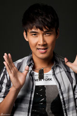 组图：张铎推最新大片 简约大方尽显好男人气质