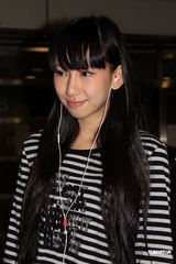 组图：陈冠希亲密照女主角谢芷蕙学生装现身  