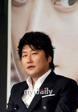 幻灯图集：宋康昊姜东元出席新片发布会 讲兄弟情