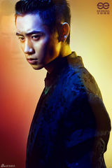 组图：魏晨圣诞大片曝光 炫彩迷幻变潮男