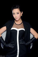 组图：杜若溪黑色魅惑写真 尽展优雅妩媚气质