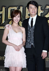 组图：韩智敏性感亮相宣传新片《朝鲜名侦探》