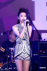 组图：金贤重香港获大奖 阿SA无缘和男友过圣诞