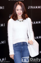 组图：苏怡贤李素妍金敏贞出席时尚品牌活动