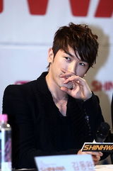 高清组图：神话全员亮相14周年纪念回归记者会