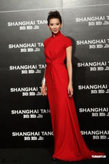 组图：林志玲红裙秀光洁美背 遭日本艺人求爱