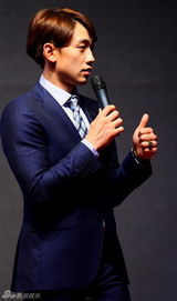 组图：Rain望粉丝穿白衣看演出 将展露性感