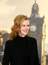 组图：妮可-基德曼伦敦亮相 衣着休闲优雅随性