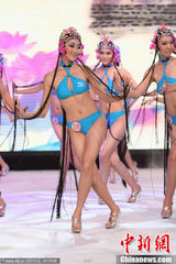 组图：国际小姐比基尼京剧装引争议