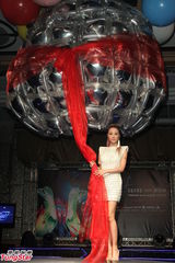 组图：蔡依林未攻蛋先受惊 舞台垮塌当众尖叫