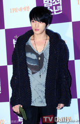 组图：金在中李善均亮相《犯罪少年》VIP试映会