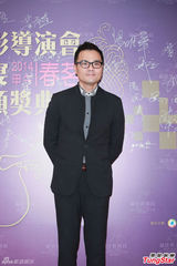 组图：章子怡火红包身裙挽手梁朝伟 宗师夺4奖