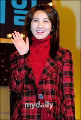 组图：张根硕允儿参加新剧《爱情雨》公开拍摄