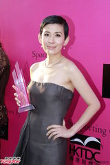 组图：吴君如力挺曾志伟 胡杏儿不急发展新感情