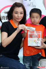 组图：陈怡蓉街头募款 新剧无缘金钟奖感遗憾