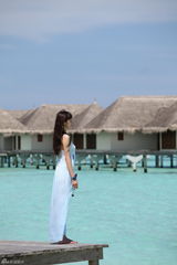 组图：韩雪浪漫海滩湿身照清新动人