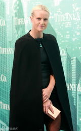 组图：群星助阵发布会 巩俐戴过亿珠宝显女王气质