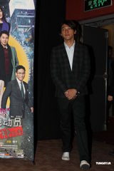 高清组图：钟镇涛带病力撑新片 咬牙搞怪扮晕倒