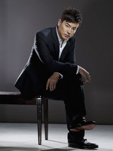 组图：于波最新写真曝光 风度翩翩尽显儒雅气质