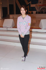 组图：陈智燊亮相拜神仪式 不介意女友性感出镜