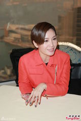 组图：伍咏薇拒谈丈夫旧爱 感谢袁咏仪