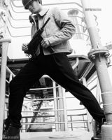 高清图：佟大为登《芭莎》开季封面 戎装化身敢死队